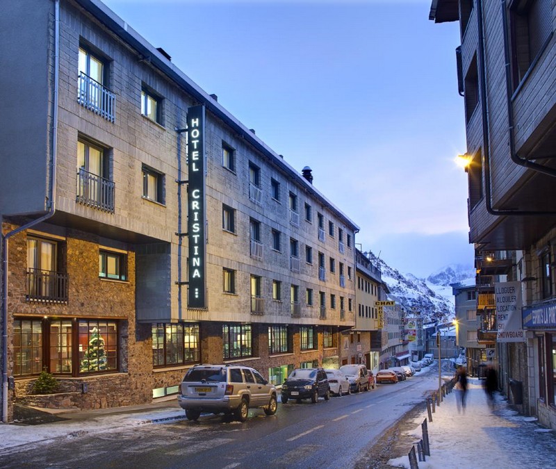 Framsidan av Hotel Cristina Framsidan av Hotel Cristina